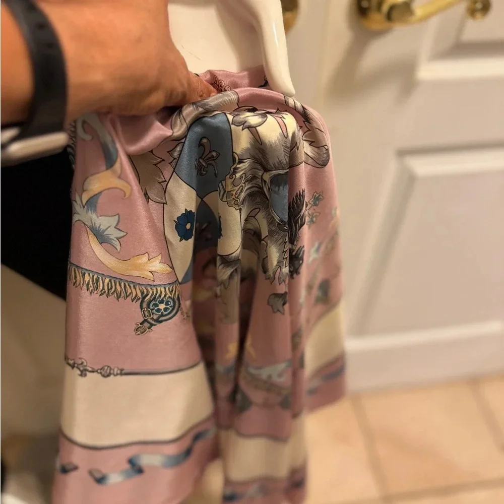 Echo scarf .Perfect colors chic and elegant . In great condition silk scarf